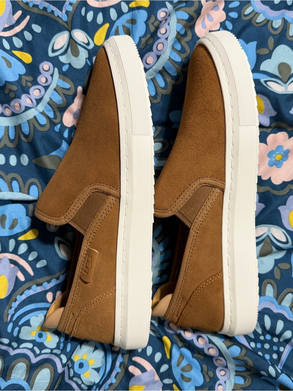 NWT UGG Alameda Slip-On in Chestnut with White Sole - Picture 7 of 10
